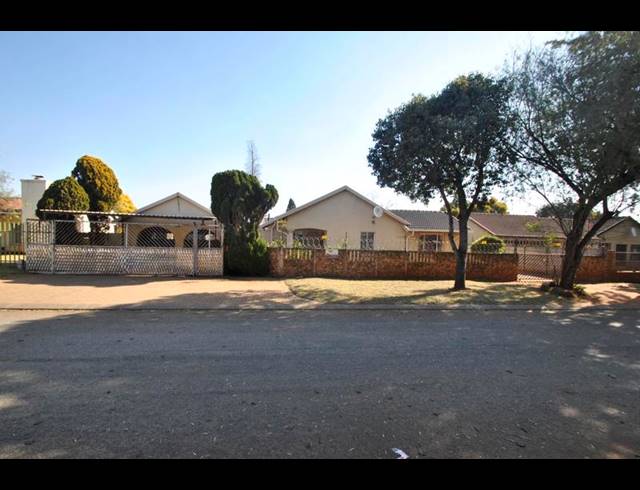 4 BEDROOM HOUSE FOR SALE IN GROENEWEIDE